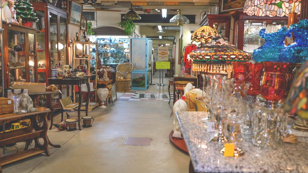 Timeless decor, home decor, apartment decor, classic decor, modern decor, redecorating, furniture, buying, apartment style, antique store, johnston terminal